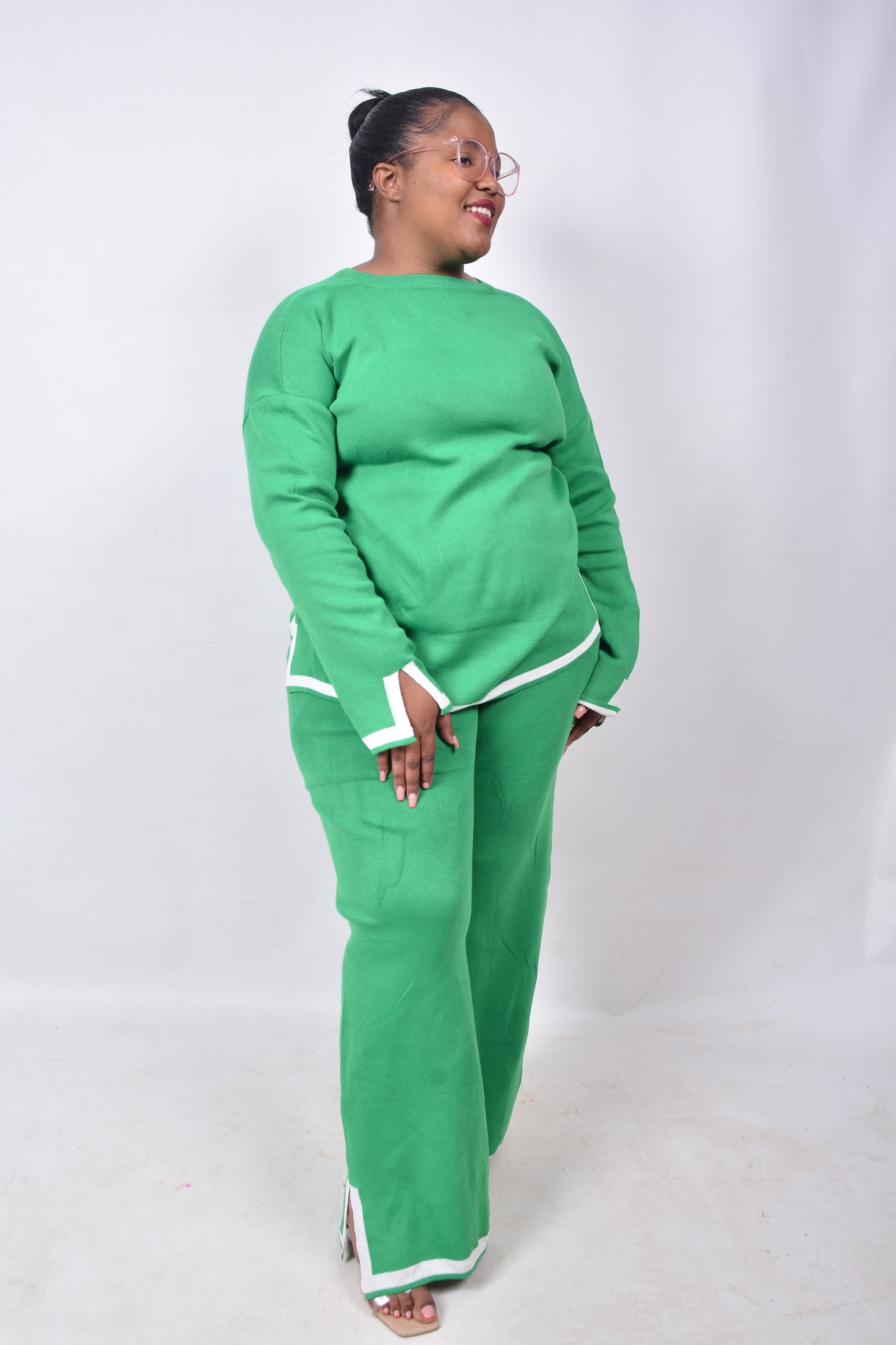 T8262 Ladies Green & White 2-piece long sleeved woollen outfit