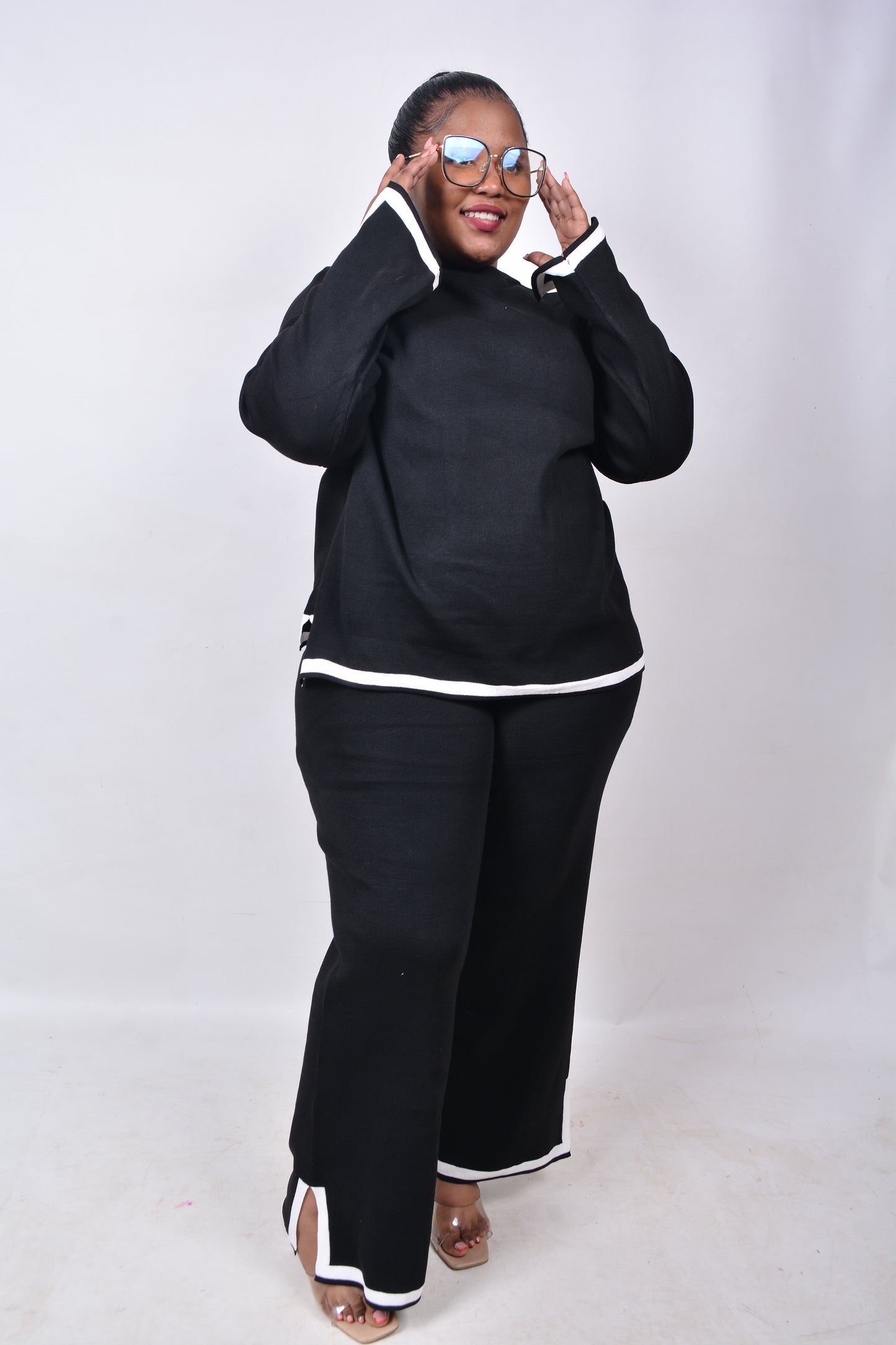 T8269 Ladies Black & White 2 piece long sleeved woollen outfit