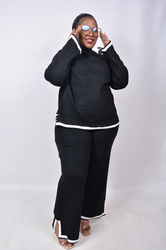 T8269 Ladies Black & White 2 piece long sleeved woollen outfit
