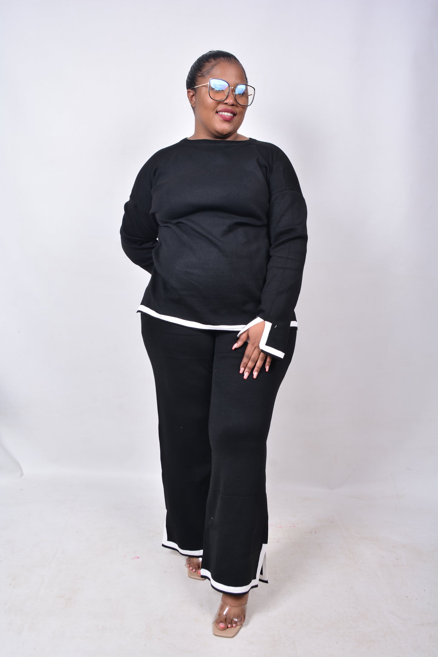 T8269 Ladies Black & White 2 piece long sleeved woollen outfit