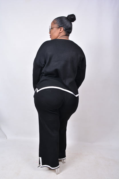 T8269 Ladies Black & White 2 piece long sleeved woollen outfit