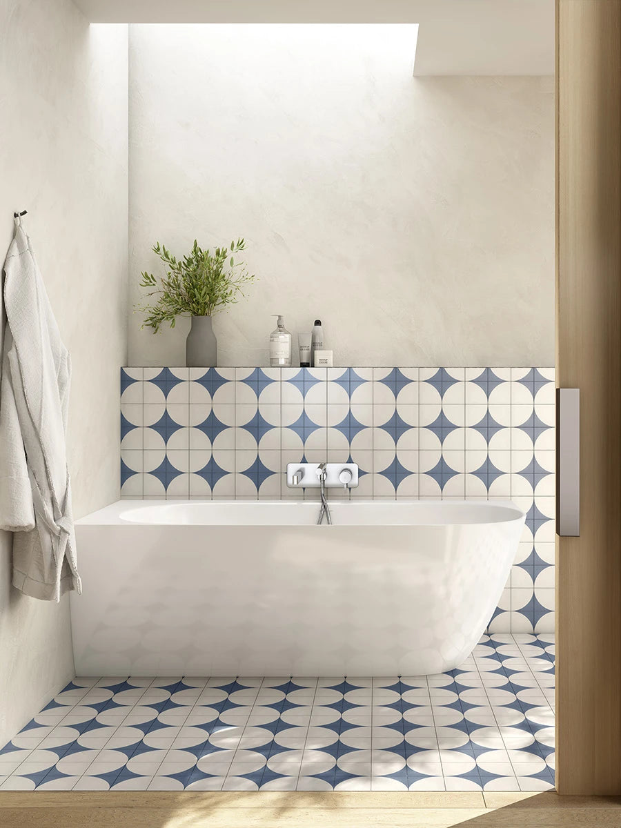 Victoria & Albert Lussari Gloss White Left Hand Corner Bath 1700 x 700 x 580mm